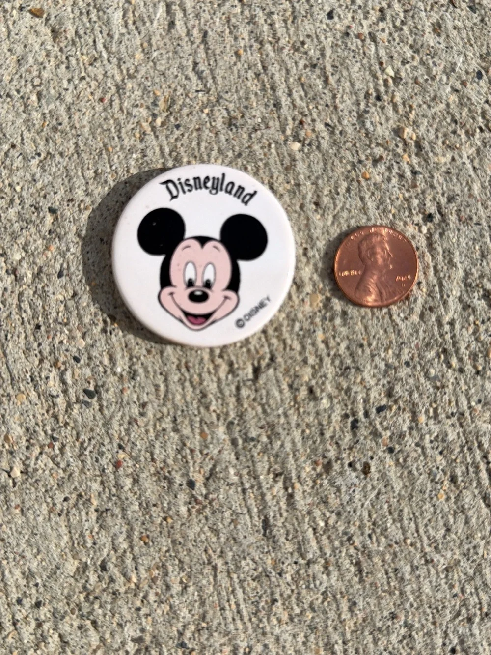 Vintage Mickey Mouse Disneyland White Collectible Round Fridge Magnet - Disney